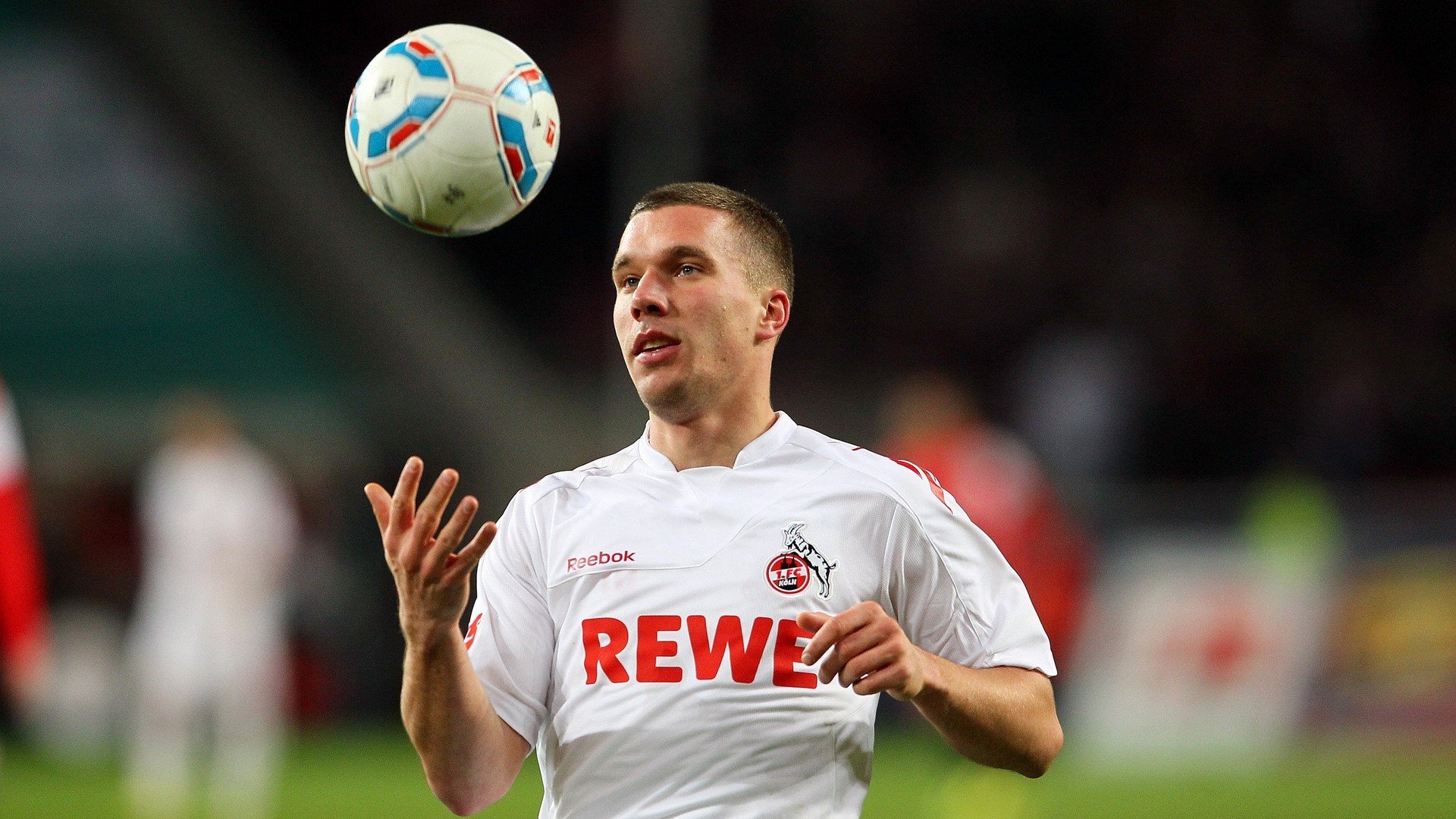 爱游戏官网-莱万破茧，喀麦隆破局，当关键先生在非洲雄狮的怒吼中诞生