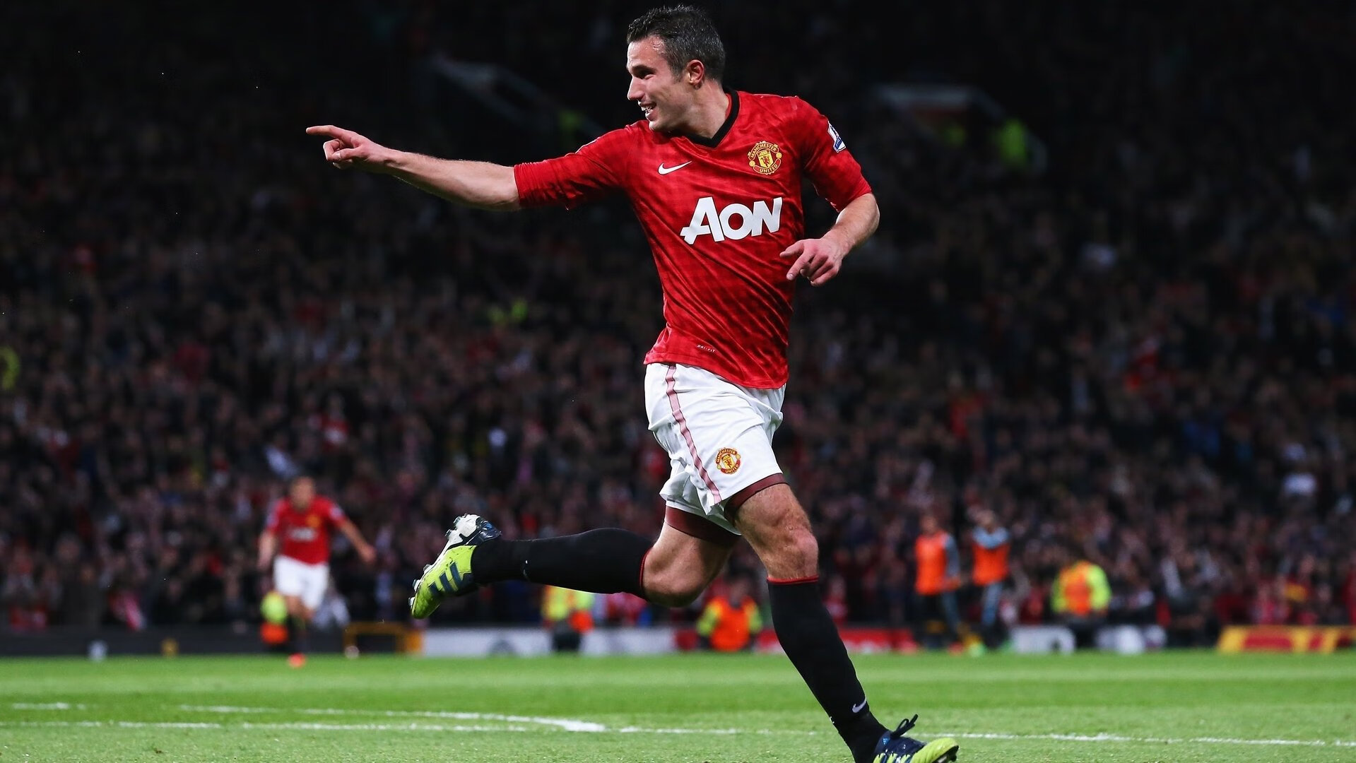 F1年度争冠之夜，富安健洋完成里程碑，速度与坚韧的交汇