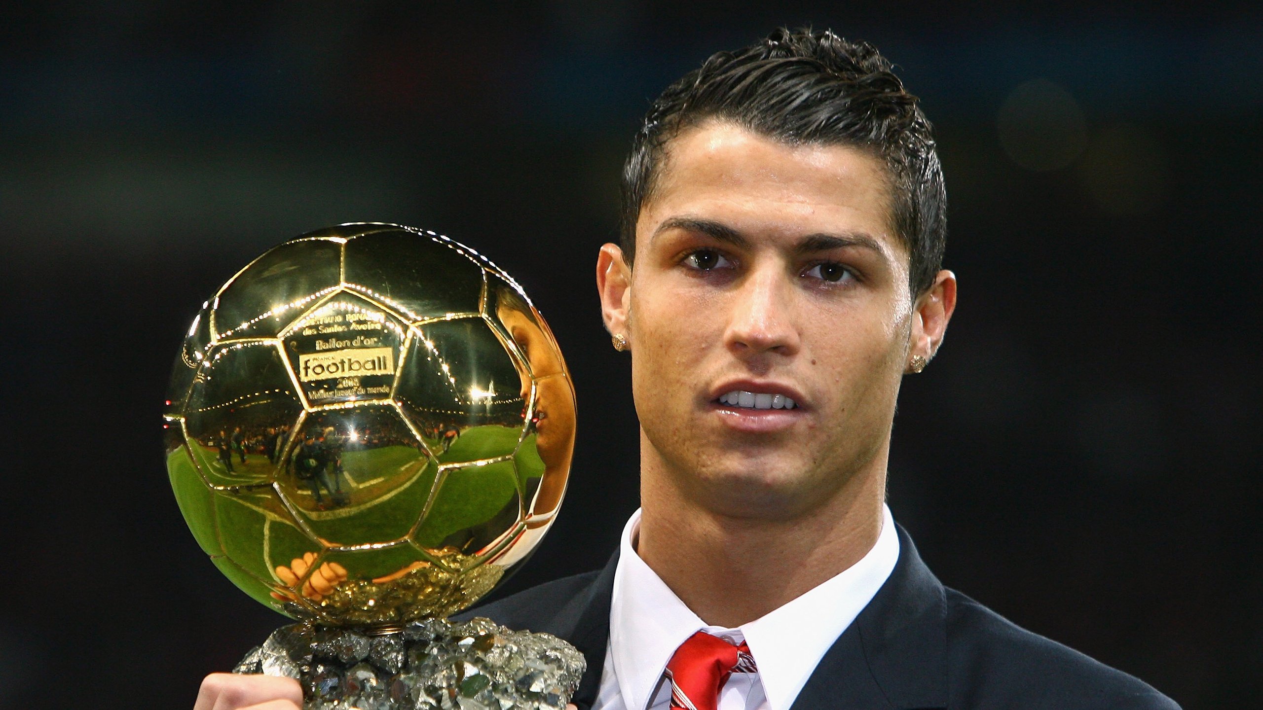 爱游戏官方入口-莱万点燃赛场，当委内瑞拉足球的野性遇见南非的坚韧